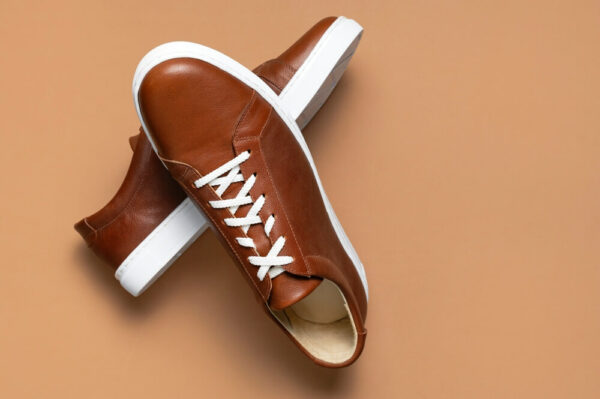 Chaussures en cuir trop serrées ? Astuces infaillibles pour les assouplir sans douleur !